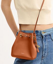 COACH（コーチ）の「ジェイド ドローストリング バッグ（ショルダーバッグ）」