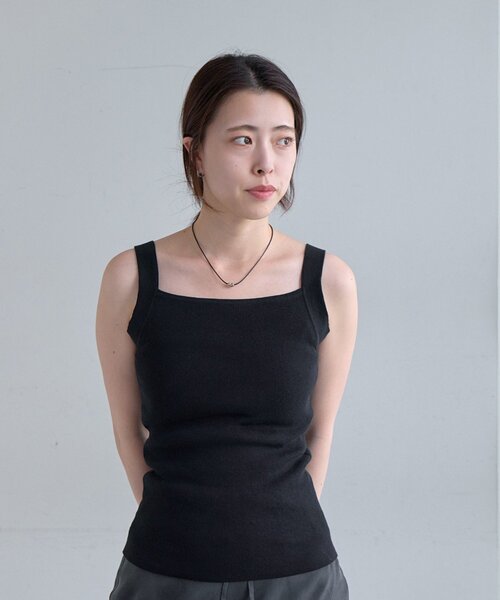 SHENERY(シーナリー)の「2WAY総針ニットキャミソール(ニット/セーター・レディース・ベージュ/オフホワイト/ブラック・FREE)」の20枚目の写真