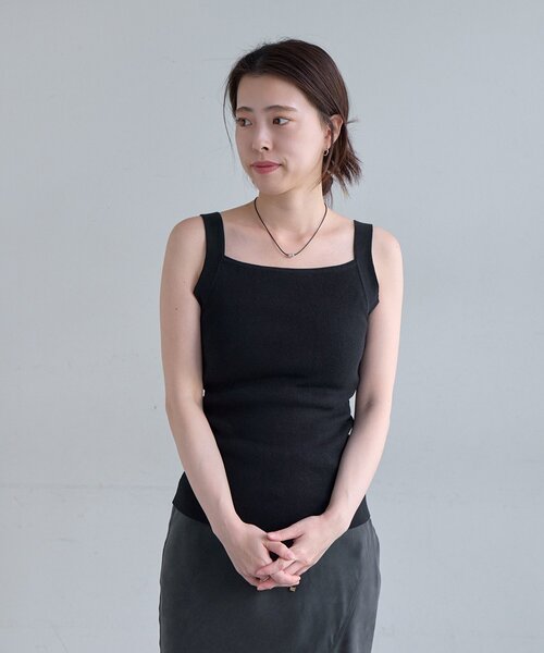 SHENERY(シーナリー)の「2WAY総針ニットキャミソール(ニット/セーター・レディース・ベージュ/オフホワイト/ブラック・FREE)」の21枚目の写真
