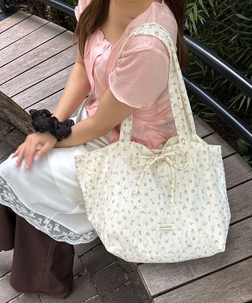 kutir（クティール）の「kutirlune／アソート花柄バッグ（トートバッグ・レディース・ライトベージュ/ライトホワイト/ブラック/ブルー・FREE）」の3枚目の写真