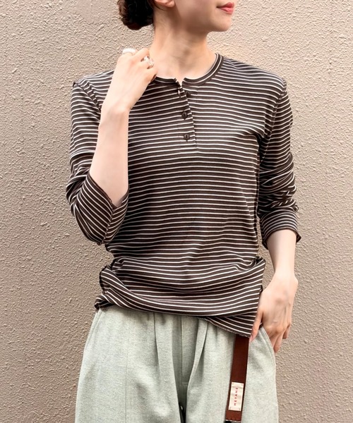 MEYAME(メヤメ)の「MEYAME/メヤメ ボーダーソフトリブヘンリーネック BORDER SOFT RIB HENRY NECK MEY-2503(Tシャツ/カットソー・レディース・ブラウン/ピンク・FREE)」の6枚目の写真