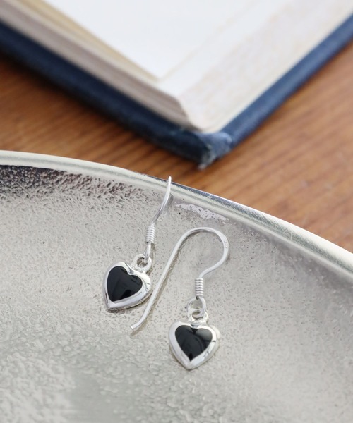 niko and...(ニコアンド)の「≪Silver925≫ ハートスイングピアス(ピアス(両耳用)・レディース・レッド/ブラック/ホワイト・0)」の2枚目の写真