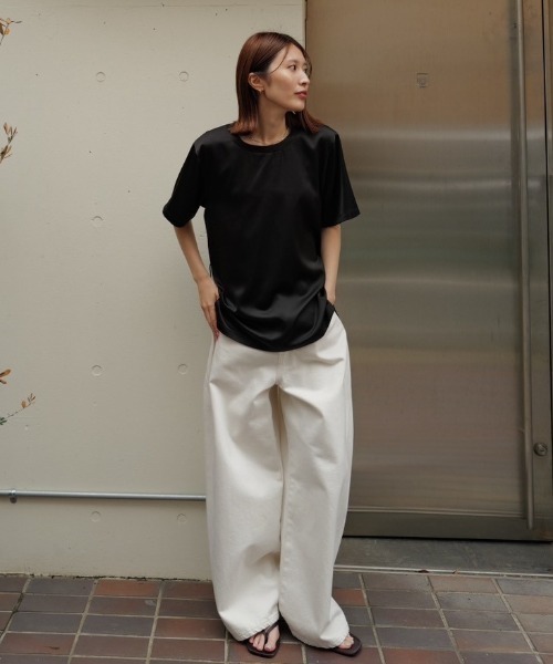 Henon.（ヘノン）の「サテンTシャツ（Tシャツ/カットソー・レディース・ライトグレー/ブラック・F）」の3枚目の写真