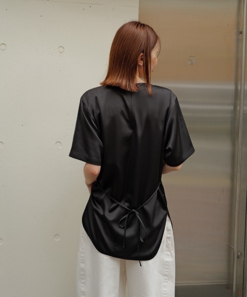 Henon.（ヘノン）の「サテンTシャツ（Tシャツ/カットソー・レディース・ライトグレー/ブラック・F）」の4枚目の写真