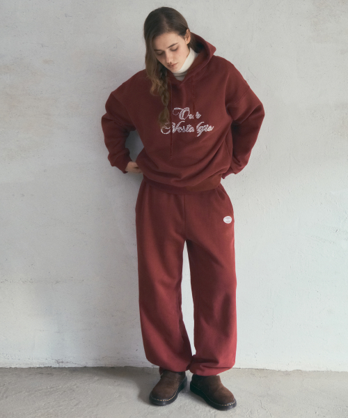 OURNOSTALGIA（アワー ノスタルジア）の「Petal Boucle Sweat Pants_Tomato Brick(O25-PT16)（スウェットパンツ・レディース・レッド・FREE）」の4枚目の写真