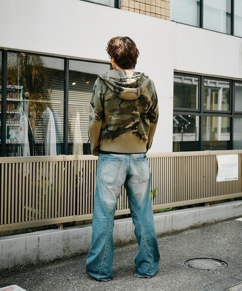 NVRFRGT（ネヴァーフォーゲット）の「3D TWISTED WIDE LEG JEANS（デニムパンツ・メンズ・インディゴブルー・1/4/3/2）」の7枚目の写真