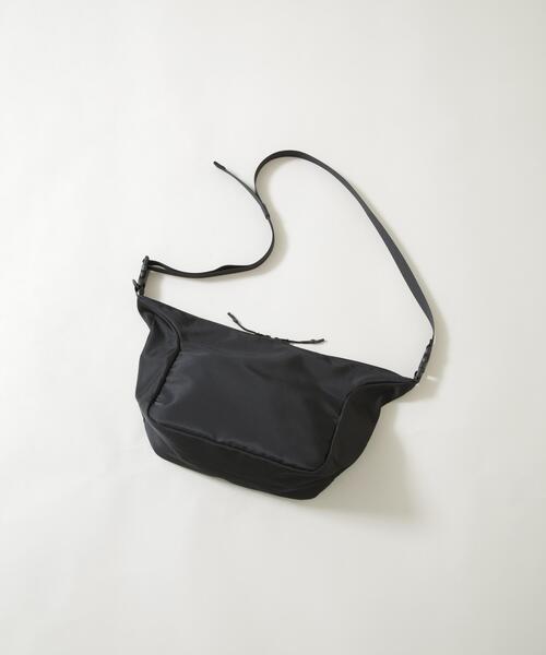 +phenix(プラスフェニックス)の「+phenix/別注 +phenix NYLON SHOULDER BAG(ショルダーバッグ・メンズ・ブラック・FREE)」の2枚目の写真