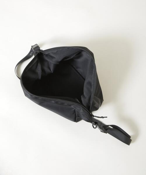 +phenix(プラスフェニックス)の「+phenix/別注 +phenix NYLON SHOULDER BAG(ショルダーバッグ・メンズ・ブラック・FREE)」の4枚目の写真