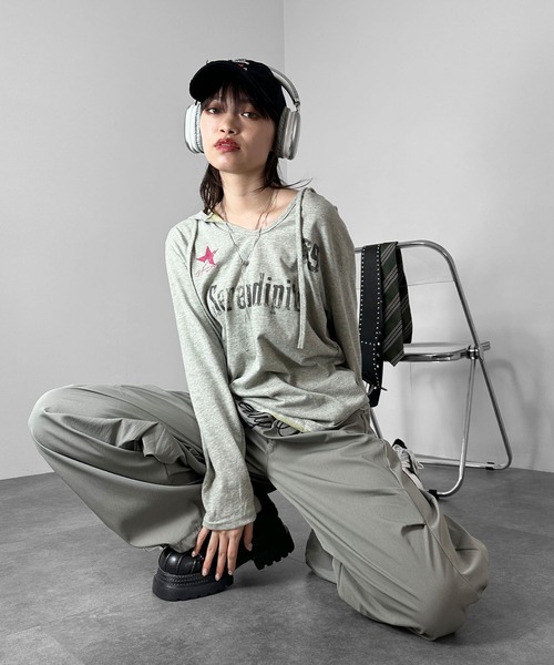 MATU:TA(マトゥータ)の「【履くだけで美脚見え!】レタリングムードワイドタックパンツ/2026秋新作 26AW パンツ ボトムス ウエストゴム フルレングス フロントデザイン 刺繍 2カラー ブラック カーキ 海外ガール ストリート メンズライク ナイロン(その他パンツ・レディース・カーキ/ブラック・FREE)」の22枚目の写真