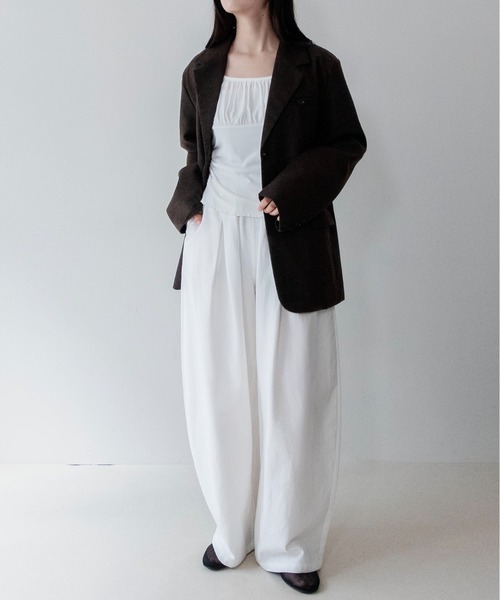 on:nue(オンニュ)の「【on:nue】スクエアネックギャザーカットソー /26-27 AW COLLECTION(Tシャツ/カットソー・レディース・グレー/ブラック/ホワイト/ブラウン・FREE)」の10枚目の写真