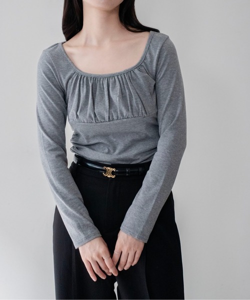 on:nue(オンニュ)の「【on:nue】スクエアネックギャザーカットソー /26-27 AW COLLECTION(Tシャツ/カットソー・レディース・グレー/ブラック/ホワイト/ブラウン・FREE)」の11枚目の写真
