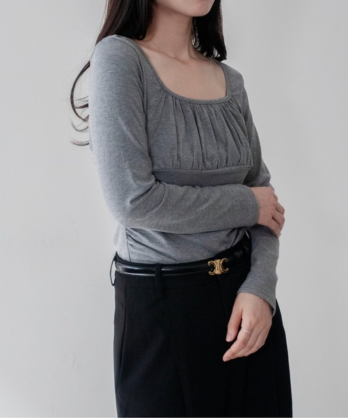 on:nue(オンニュ)の「【on:nue】スクエアネックギャザーカットソー /26-27 AW COLLECTION(Tシャツ/カットソー・レディース・グレー/ブラック/ホワイト/ブラウン・FREE)」の13枚目の写真