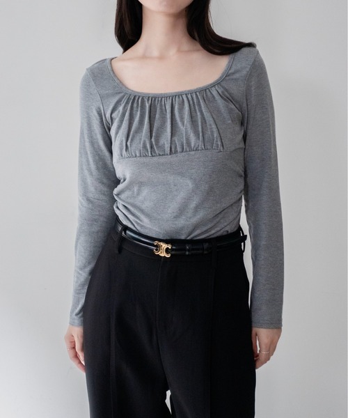 on:nue(オンニュ)の「【on:nue】スクエアネックギャザーカットソー /26-27 AW COLLECTION(Tシャツ/カットソー・レディース・グレー/ブラック/ホワイト/ブラウン・FREE)」の14枚目の写真