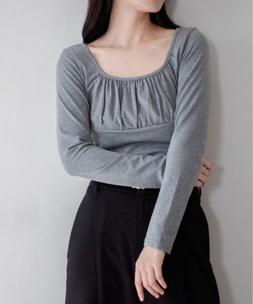 on:nue(オンニュ)の「【on:nue】スクエアネックギャザーカットソー /26-27 AW COLLECTION(Tシャツ/カットソー・レディース・グレー/ブラック/ホワイト/ブラウン・FREE)」の16枚目の写真