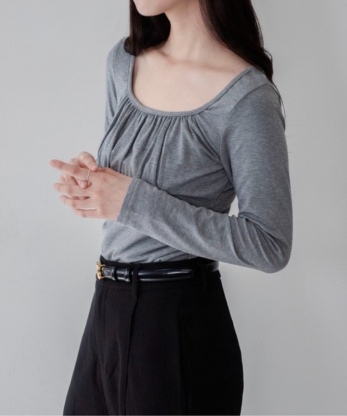 on:nue(オンニュ)の「【on:nue】スクエアネックギャザーカットソー /26-27 AW COLLECTION(Tシャツ/カットソー・レディース・グレー/ブラック/ホワイト/ブラウン・FREE)」の17枚目の写真