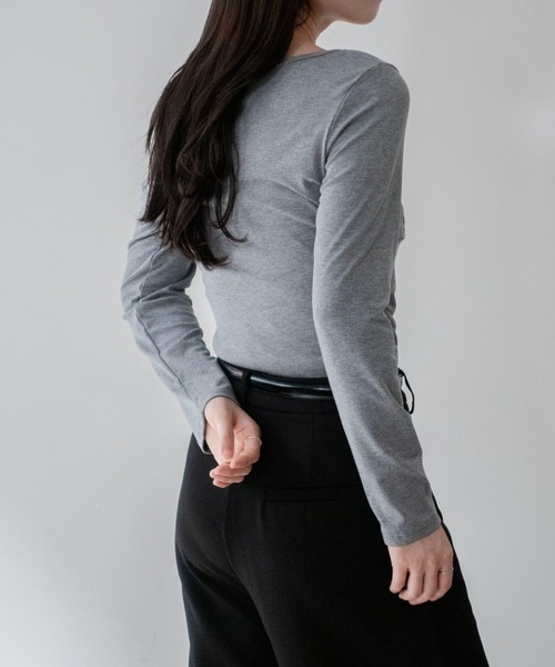 on:nue(オンニュ)の「【on:nue】スクエアネックギャザーカットソー /26-27 AW COLLECTION(Tシャツ/カットソー・レディース・グレー/ブラック/ホワイト/ブラウン・FREE)」の18枚目の写真