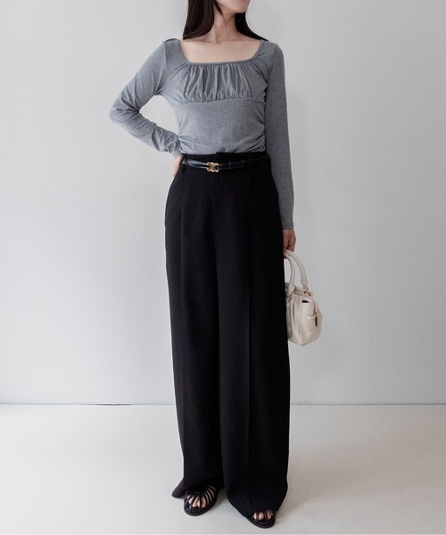 on:nue(オンニュ)の「【on:nue】スクエアネックギャザーカットソー /26-27 AW COLLECTION(Tシャツ/カットソー・レディース・グレー/ブラック/ホワイト/ブラウン・FREE)」の19枚目の写真