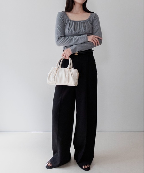on:nue(オンニュ)の「【on:nue】スクエアネックギャザーカットソー /26-27 AW COLLECTION(Tシャツ/カットソー・レディース・グレー/ブラック/ホワイト/ブラウン・FREE)」の20枚目の写真