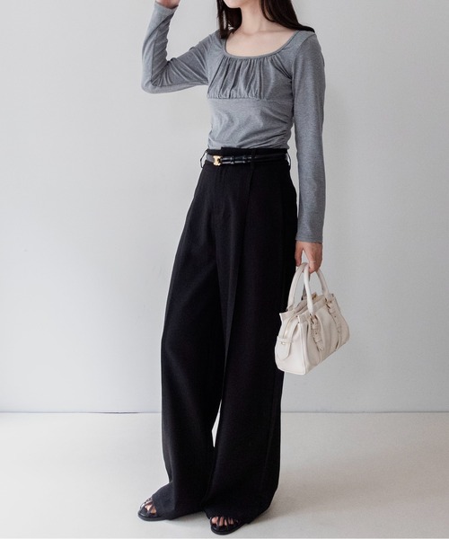 on:nue(オンニュ)の「【on:nue】スクエアネックギャザーカットソー /26-27 AW COLLECTION(Tシャツ/カットソー・レディース・グレー/ブラック/ホワイト/ブラウン・FREE)」の21枚目の写真