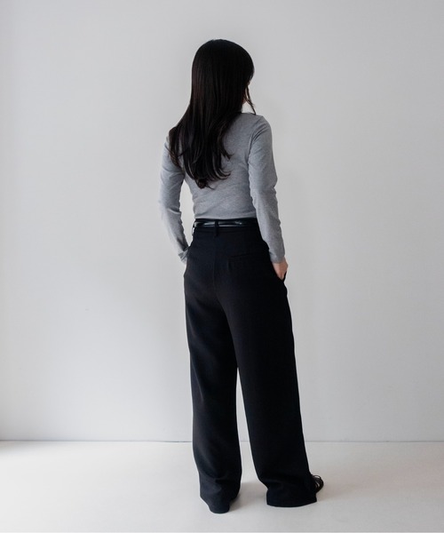 on:nue(オンニュ)の「【on:nue】スクエアネックギャザーカットソー /26-27 AW COLLECTION(Tシャツ/カットソー・レディース・グレー/ブラック/ホワイト/ブラウン・FREE)」の22枚目の写真