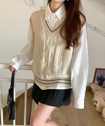 V ネックケーブル編みニットベスト 重ね着におすすめ