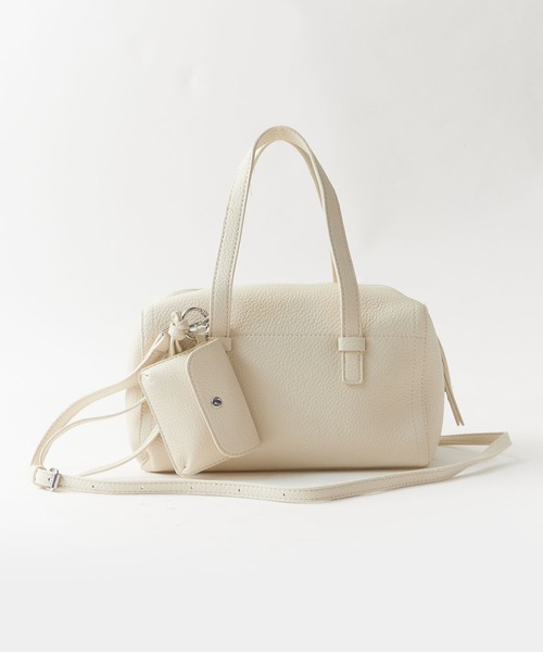 Chick(チック)の「2way Embossed Handbag with Mini Pouch / ミニポーチ付き 2WAY エンボス ハンドバッグ シボ加工 シンプル ベーシック 無地 レディース 2026年 夏 夏服(ショルダーバッグ・レディース・グレー/ブラック/ブルー/アイボリー・FREE)」の1枚目の写真