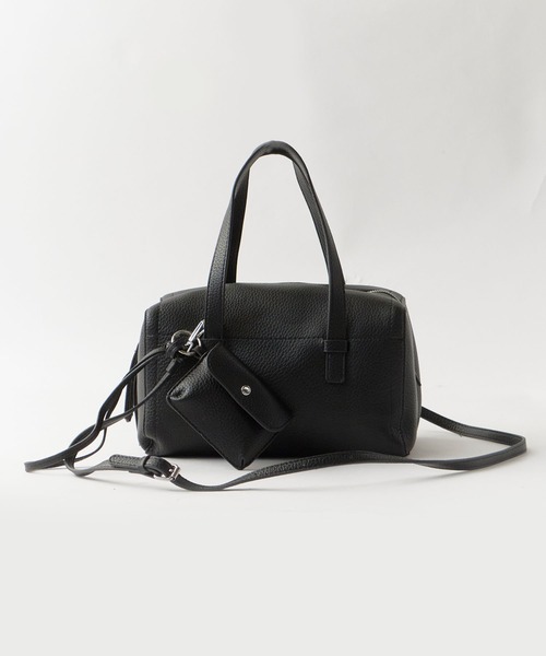 Chick(チック)の「2way Embossed Handbag with Mini Pouch / ミニポーチ付き 2WAY エンボス ハンドバッグ シボ加工 シンプル ベーシック 無地 レディース 2026年 夏 夏服(ショルダーバッグ・レディース・グレー/ブラック/ブルー/アイボリー・FREE)」の2枚目の写真