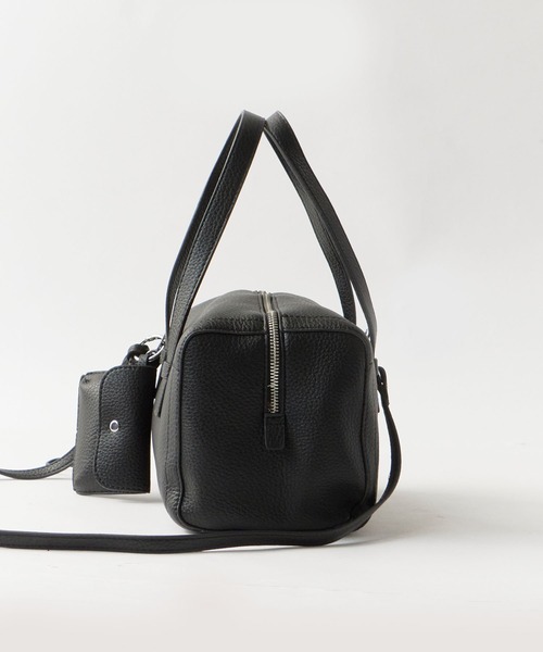 Chick(チック)の「2way Embossed Handbag with Mini Pouch / ミニポーチ付き 2WAY エンボス ハンドバッグ シボ加工 シンプル ベーシック 無地 レディース 2026年 夏 夏服(ショルダーバッグ・レディース・グレー/ブラック/ブルー/アイボリー・FREE)」の10枚目の写真