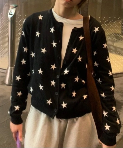 AVYL(アヴィル)の「星柄クルーネックニットカーディガン(カーディガン/ボレロ・レディース・ブラック・M)」の1枚目の写真