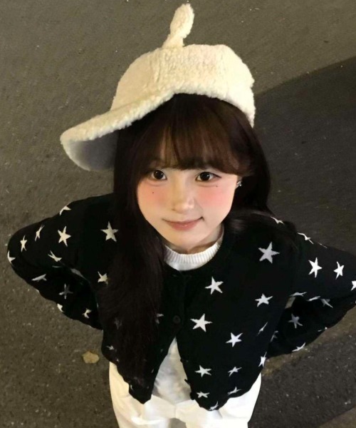 AVYL(アヴィル)の「星柄クルーネックニットカーディガン(カーディガン/ボレロ・レディース・ブラック・M)」の5枚目の写真