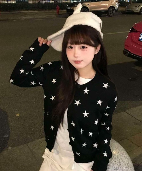 AVYL(アヴィル)の「星柄クルーネックニットカーディガン(カーディガン/ボレロ・レディース・ブラック・M)」の11枚目の写真