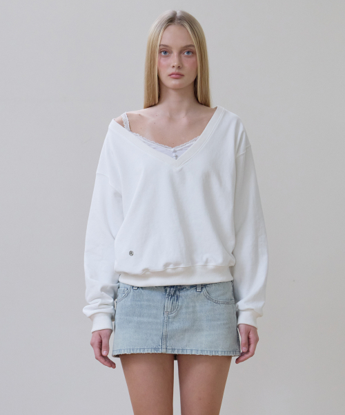 ROSEFRANTZ（ロゼフランツ）の「Deep V-neck Sweatshirt [Ivory]（スウェット・レディース・アイボリー・OS）」の2枚目の写真
