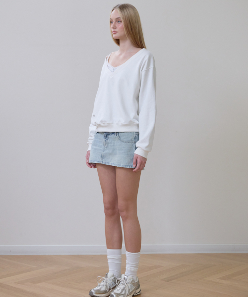 ROSEFRANTZ（ロゼフランツ）の「Deep V-neck Sweatshirt [Ivory]（スウェット・レディース・アイボリー・OS）」の3枚目の写真
