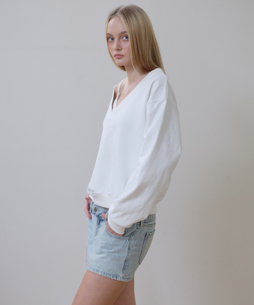 ROSEFRANTZ（ロゼフランツ）の「Deep V-neck Sweatshirt [Ivory]（スウェット・レディース・アイボリー・OS）」の5枚目の写真