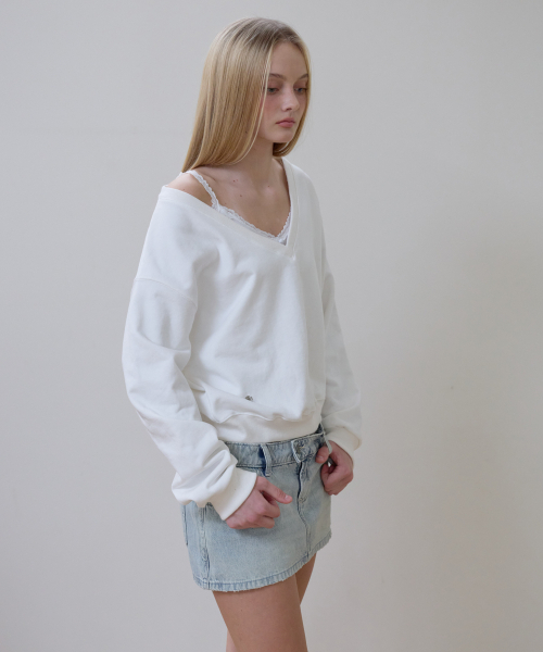 ROSEFRANTZ（ロゼフランツ）の「Deep V-neck Sweatshirt [Ivory]（スウェット・レディース・アイボリー・OS）」の8枚目の写真