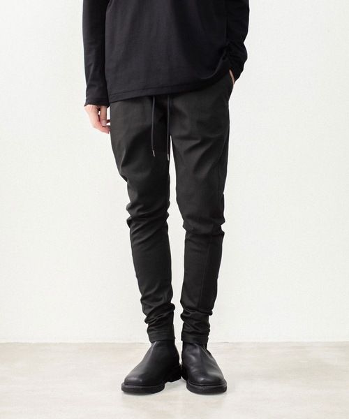 ATTACHMENT(アタッチメント)の「【LIMITED】ラバーストレッチツイル 3D パンツ / RUBBER STRETCH TWILL THREE DIMENSIONAL PANTS(デニムパンツ・メンズ・ダークグレー/ブラック・3/2/1/4)」の2枚目の写真