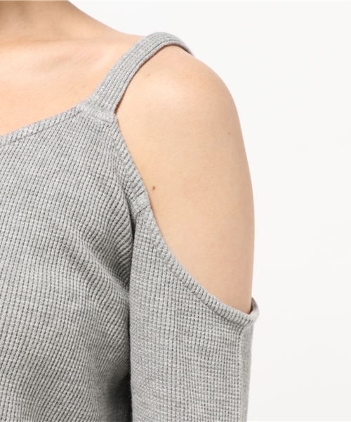 MOUSSY（マウジー）の「OPEN SHOULDER L/S TOP（Tシャツ/カットソー・レディース・ブラック/トップグレー/ブラウン・FREE）」の4枚目の写真