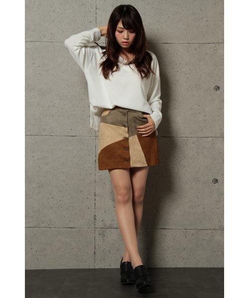 VENCEEXCHANGE（ヴァンスエクスチェンジ）の「フェイクスェード前ボタンスカート               （スカート・レディース・オリーブ/ライトブラウン/ベージュ/コーラル・SMALL/MEDIUM）」の4枚目の写真
