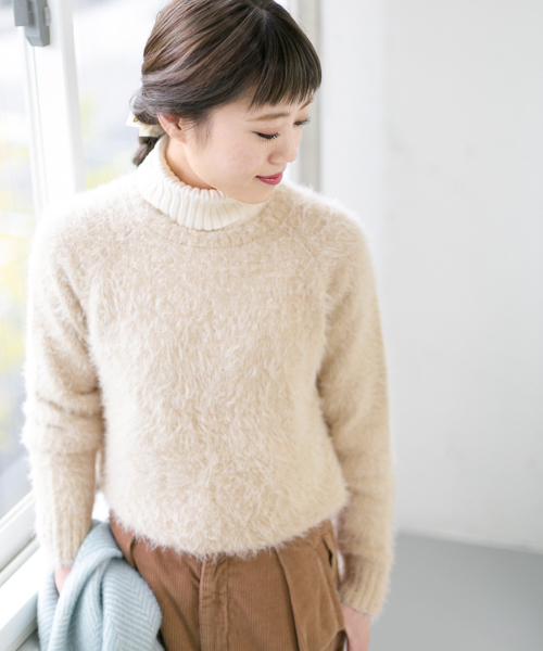 KBF（ケイビーエフ）の「KBF フェザーモールニット（ニット/セーター・レディース・ブルー/レッド/ライトベージュ・ONE）」の2枚目の写真