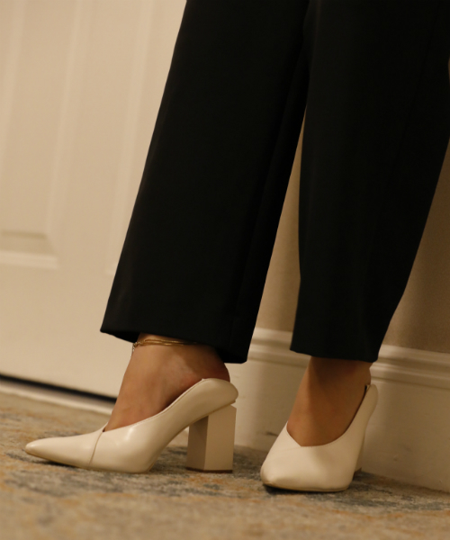EIMY ISTOIRE（エイミーイストワール）の「スクエアヒールバブーシュ（その他シューズ・レディース・ブラック/ピンクベージュ/ホワイト・SMALL/MEDIUM/LARGE）」の7枚目の写真