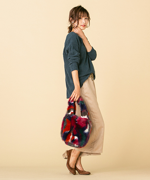 LIPSTAR(リップスター)の「Vネックニットソー(Tシャツ/カットソー・レディース・ブラック/イエロー/グレー/グリーン・M)」の15枚目の写真