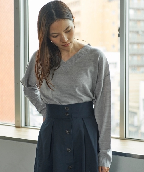 AMERICAN HOLIC(アメリカンホリック)の「・8col.Vネックニュアンスプルオーバー(ニット/セーター・レディース・オフホワイト/杢グレー/ピンク/ブラック/イエロー/ネイビー/その他24/その他26・L/M)」の4枚目の写真