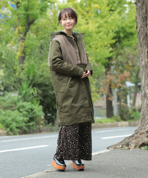 SESTO(セスト)の「異素材切り替えボアベストモッズコート(モッズコート・レディース・ブラック/カーキ・M)」の3枚目の写真