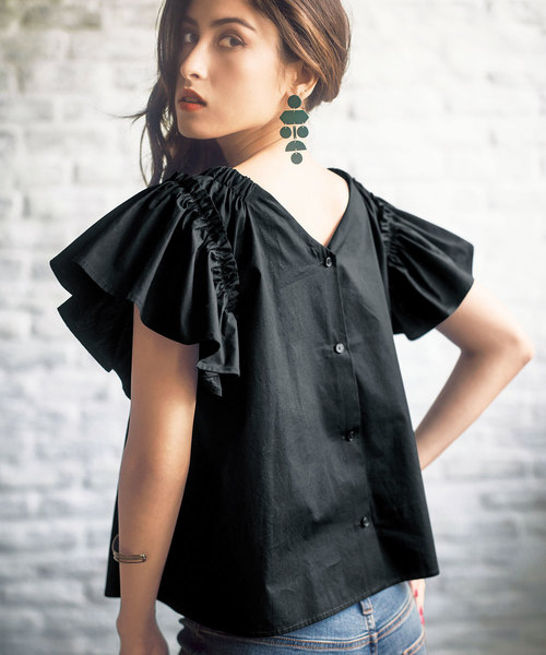 GeeRA（ジーラ）の「前後着れる袖フリルブラウス（シャツ/ブラウス・レディース・ブラック/オフホワイト/カーキ・SMALL/MEDIUM/LARGE/X-LARGE/XX-LARGE）」の2枚目の写真