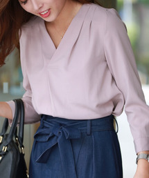 Vネックブラウス