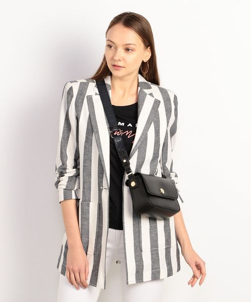 ARMANI EXCHANGE(アルマーニエクスチェンジ)の「【A|Xアルマーニ エクスチェンジ】ミニショルダーバッグ(ショルダーバッグ・レディース・ブラック系その他・FREE)」の2枚目の写真