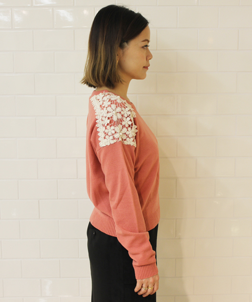 mystic（ミスティック）の「肩レースプルオーバー（ニット/セーター・レディース・ネイビー/ピンク/ブラック/ブルー/グレー/アイボリー・ﾌﾘ-）」の11枚目の写真