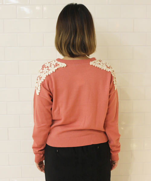 mystic（ミスティック）の「肩レースプルオーバー（ニット/セーター・レディース・ネイビー/ピンク/ブラック/ブルー/グレー/アイボリー・ﾌﾘ-）」の10枚目の写真