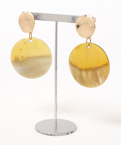 LOWRYS FARM（ローリーズファーム）の「ホーンメタルコンビイヤリング　832996（イヤリング・レディース・ブラック/ベージュ・FREE）」の4枚目の写真