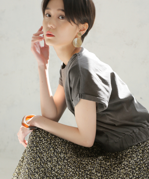 LOWRYS FARM（ローリーズファーム）の「ホーンメタルコンビイヤリング　832996（イヤリング・レディース・ブラック/ベージュ・FREE）」の5枚目の写真